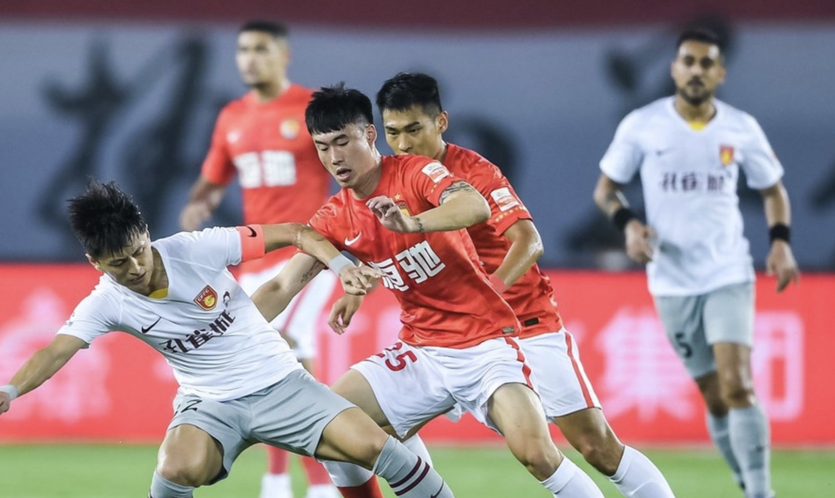 风云突变!广州队今晚战术微调,欧超杯版图或变,更衣室稳定,控场能力受关注的简单介绍 风云突变!广州队今晚战术微调,欧超杯版图或变,更衣室稳定,控场能力受关注的简单介绍