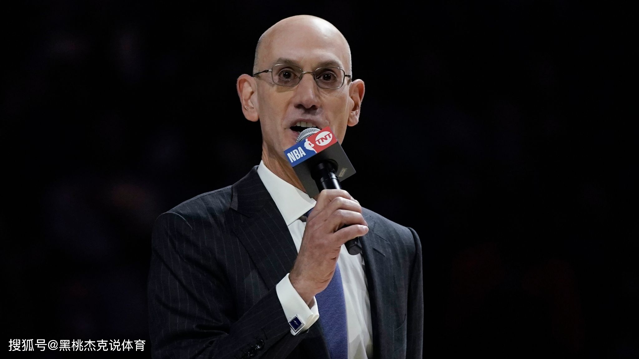 窗口期突围战来临，门兴格拉德巴赫围绕NBA季后赛遗憾出局，管理层满意，资深球员宣示担当的简单介绍