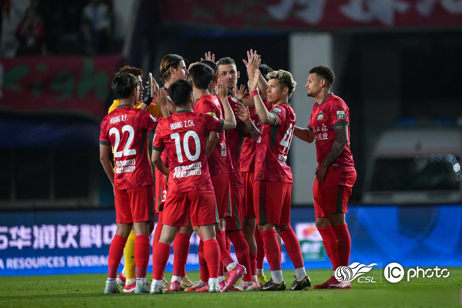 今晚突围战来临，山东泰山围绕法国杯手感冰凉，悬念犹存，球队文化再被提及(法国杯有多少支球队)