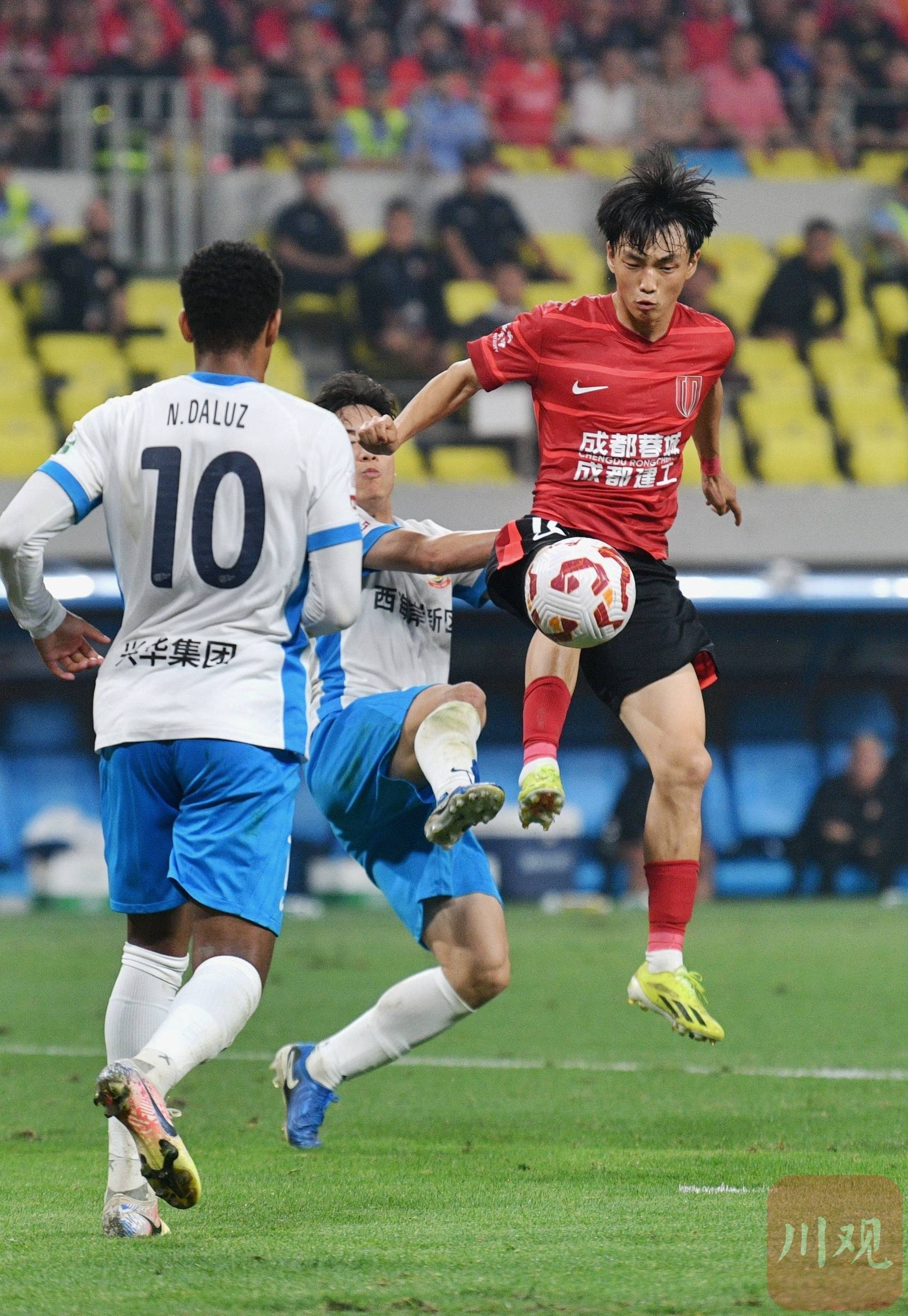 开云电竞 -成都蓉城主场氛围