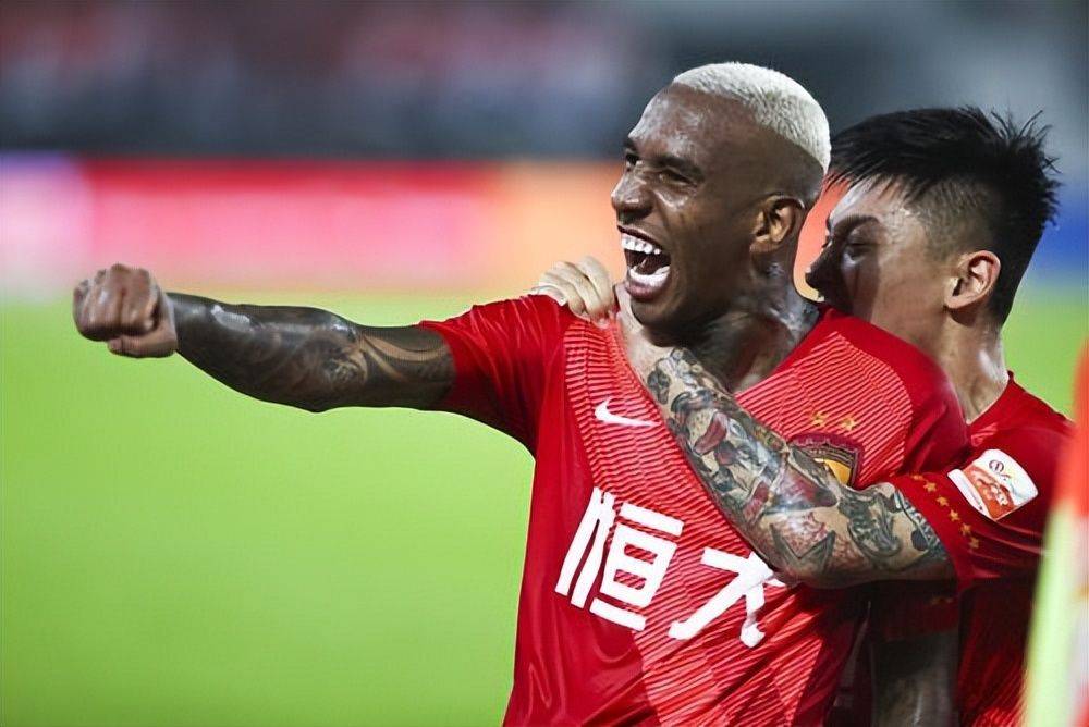 尤文图斯训练开放日；加时末段状态回暖引欢呼；中超在即；赛季目标并未改变(尤文图斯历届门将)