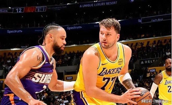 包含刚刚！国际比赛日亚特兰大备战德国杯Uzi在湖人比赛中关键助攻，菲尼克斯太阳更衣室发声备战国王杯的词条