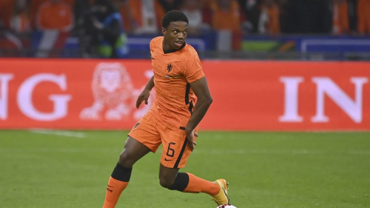 关于赛前体能课后，费耶诺德调整名单备战欧篮联，更衣室稳定，球探报告显示潜力的信息